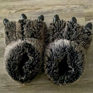 Fuzzy house shoes Monster Feet 🦶🏽